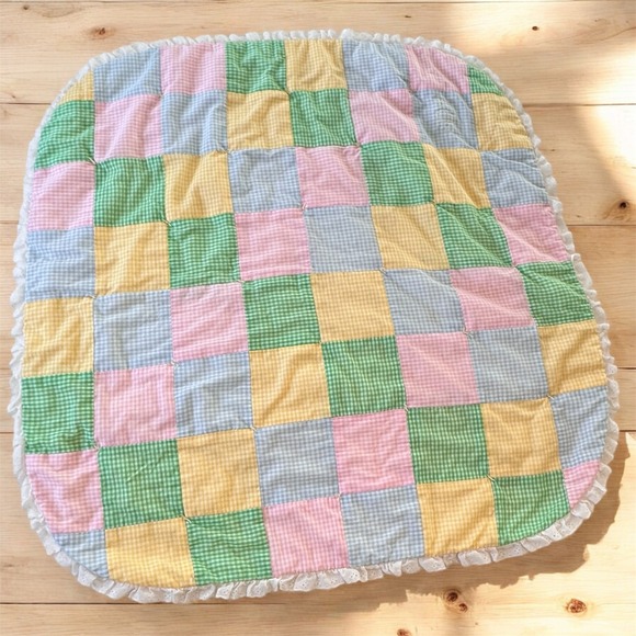 Vtg Handmade Pastel Gingham Patchwork Baby Quilt Eyelet Lace Crib Blanket Artsy - Picture 10 of 13